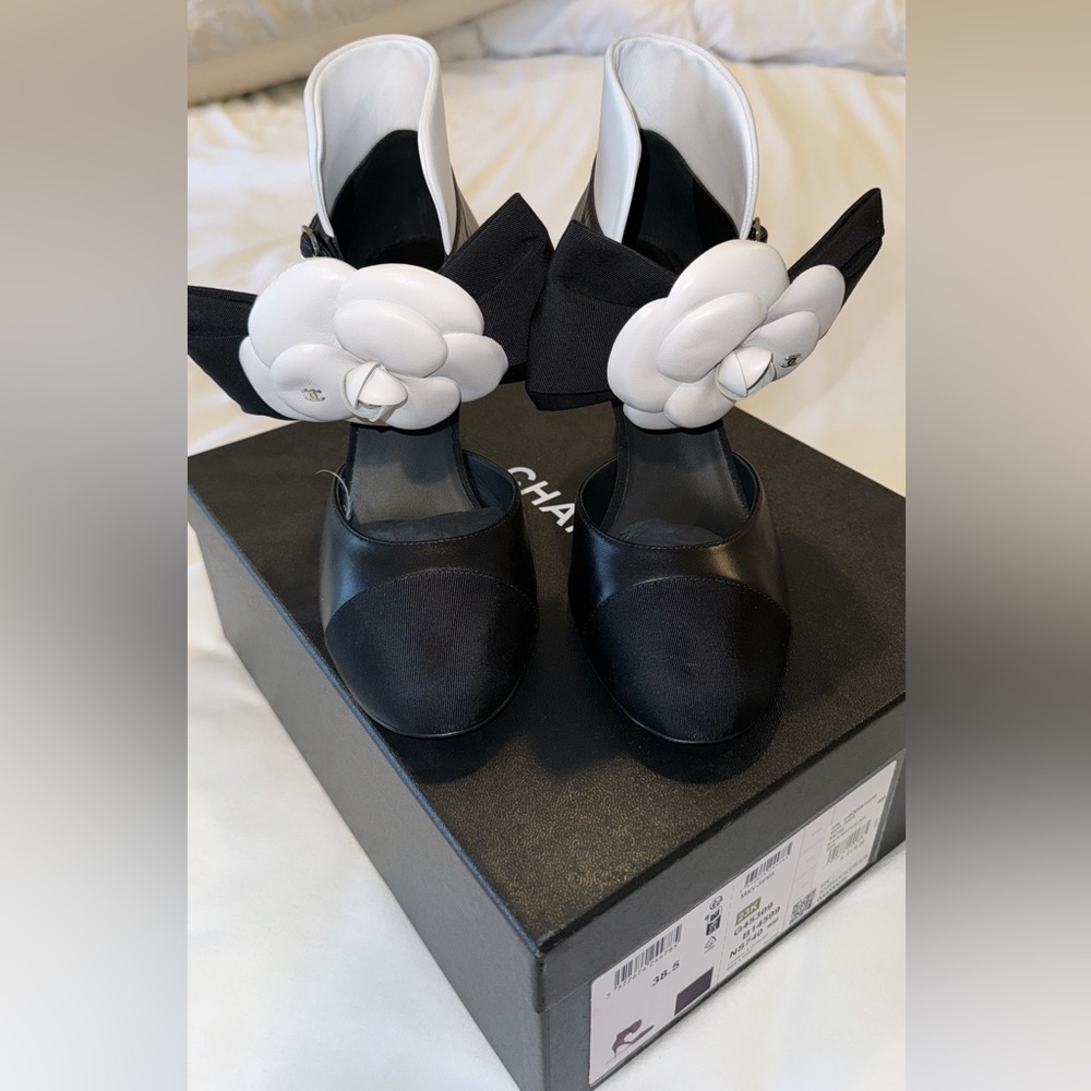 💯 authentic Chanel Mary Janes
